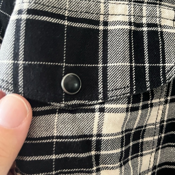 Snap plaid button up - Picture 2 of 4